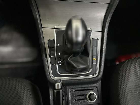 VOLKSWAGEN-GOLF-2014