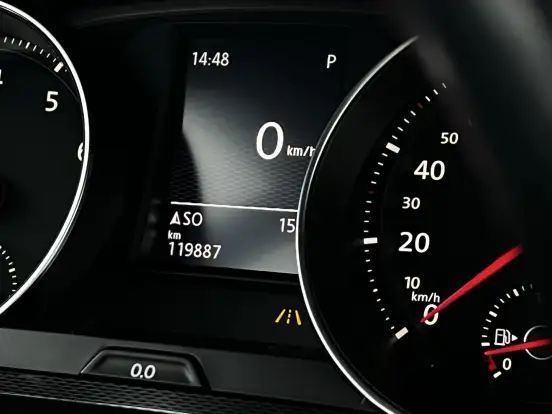VOLKSWAGEN-GOLF-2014