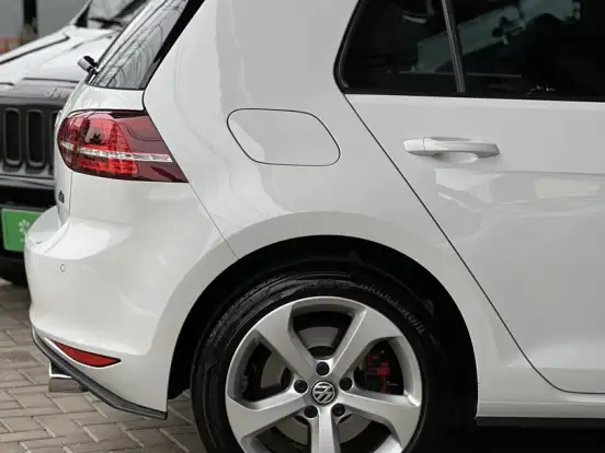 VOLKSWAGEN-GOLF-2.0 TSI GTI 16V TURBO GASOLINA 4P AUTOMÁTICO VOLKSWAGEN-GOLF-2014