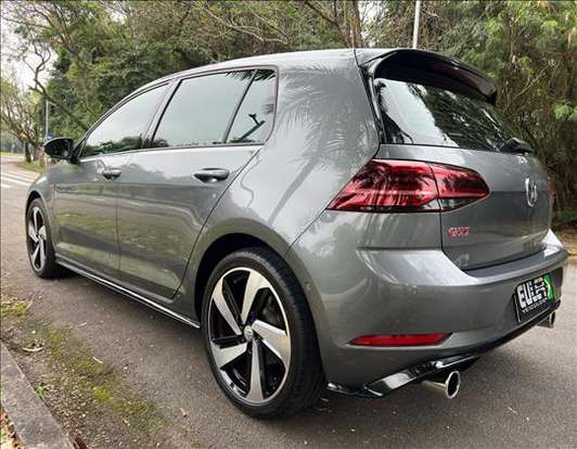 VOLKSWAGEN-GOLF-2019