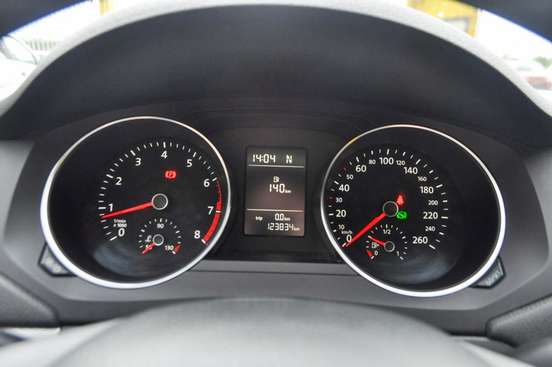 VOLKSWAGEN-JETTA-1.4 16V TSI TRENDLINE GASOLINA 4P TIPTRONIC VOLKSWAGEN-JETTA-2016