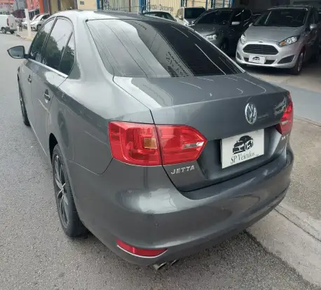 VOLKSWAGEN-JETTA-2011