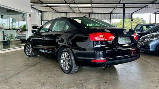 VOLKSWAGEN-JETTA-2011