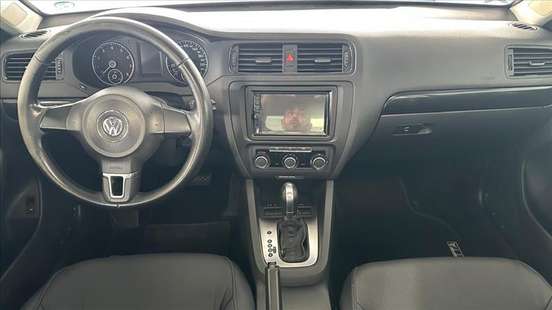 VOLKSWAGEN-JETTA-2011