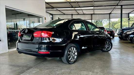 VOLKSWAGEN-JETTA-2011