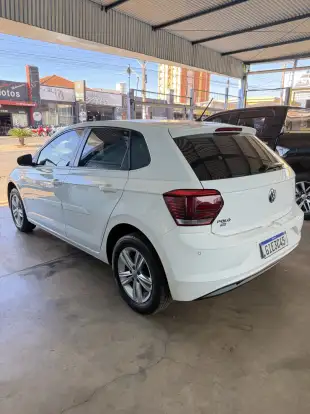 VOLKSWAGEN-POLO-2017