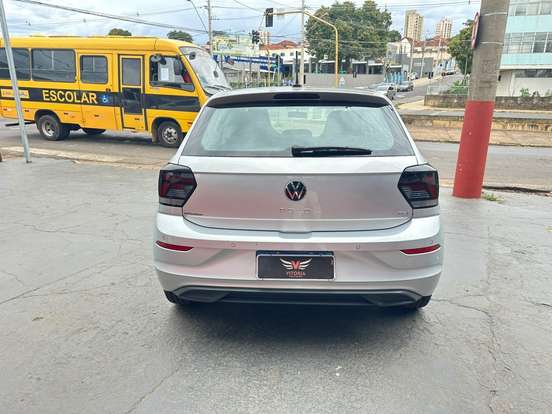 VOLKSWAGEN-POLO-2024
