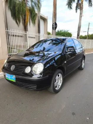 Volkswagen Polo Sedan 1.6 8V Gasolina 4P Manual