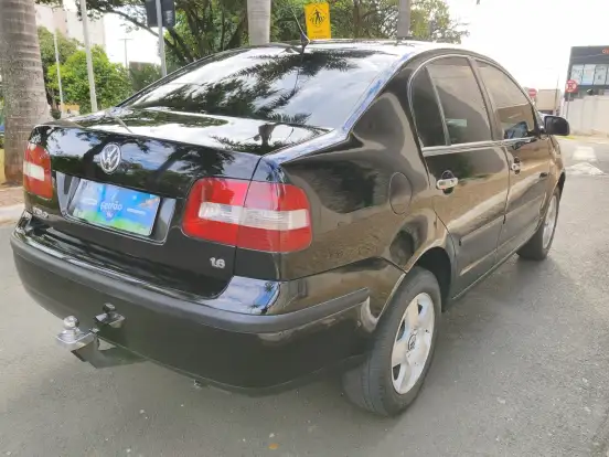 VOLKSWAGEN-POLO SEDAN-1.6 8V GASOLINA 4P MANUAL VOLKSWAGEN-POLO SEDAN-2003