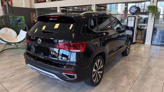 VOLKSWAGEN-TAOS-2023