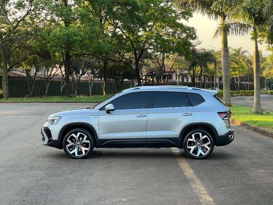 VOLKSWAGEN-TAOS-2026