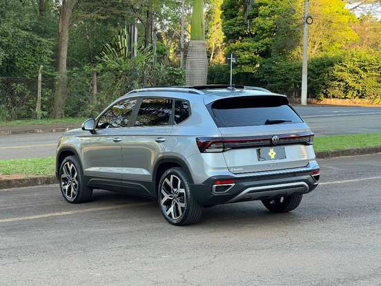 VOLKSWAGEN-TAOS-2026