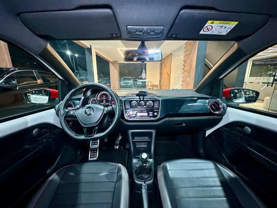 VOLKSWAGEN-UP-2017