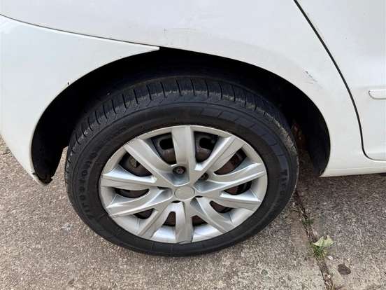 VOLKSWAGEN-FOX-1.0 MI 8V FLEX 4P MANUAL VOLKSWAGEN-FOX-2014