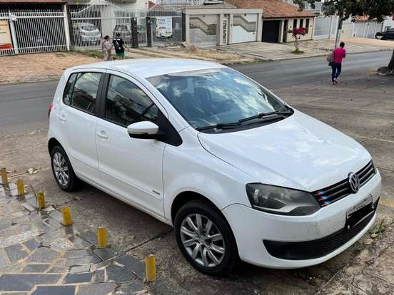 VOLKSWAGEN-FOX-1.0 MI 8V FLEX 4P MANUAL VOLKSWAGEN-FOX-2014