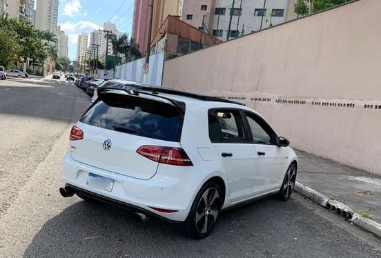 VOLKSWAGEN-GOLF-2015