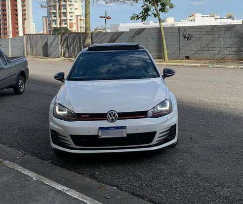 VOLKSWAGEN-GOLF-2015