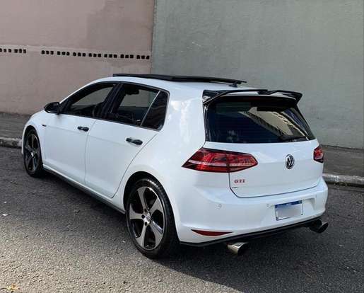 VOLKSWAGEN-GOLF-2015