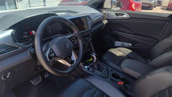 VOLKSWAGEN-TAOS-2024