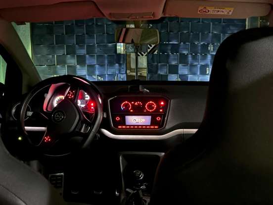 VOLKSWAGEN-UP-2019