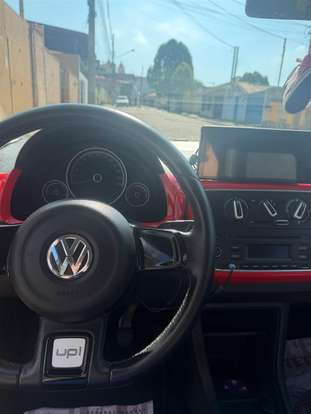 VOLKSWAGEN-UP-2015