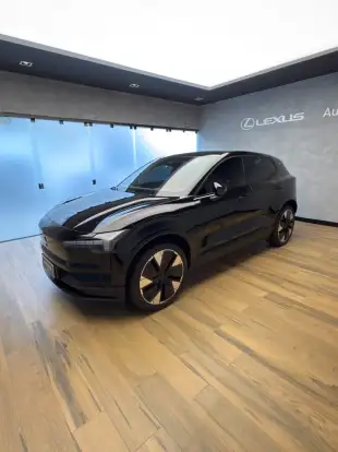 VOLVO-EX30-2024