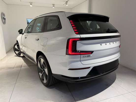 VOLVO-EX90-2025