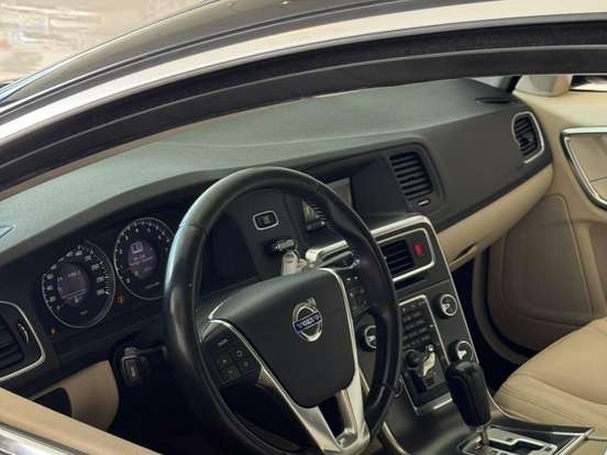 VOLVO-S60-2.0 T5 DYNAMIC GASOLINA 4P AUTOMÁTICO VOLVO-S60-2012