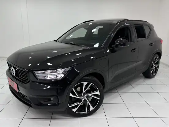 VOLVO-XC40-2021