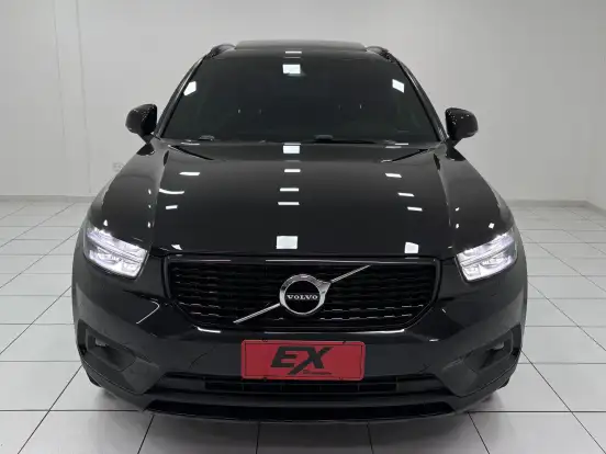 VOLVO-XC40-2021
