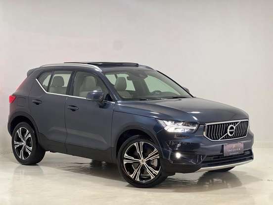 VOLVO-XC40-2020