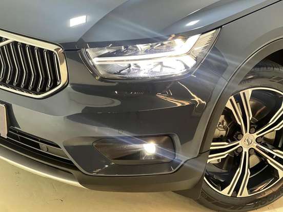 VOLVO-XC40-2020