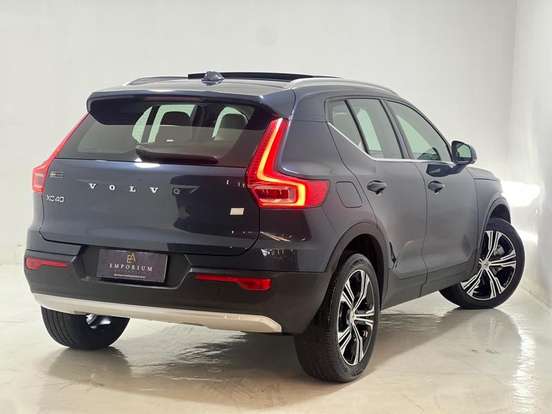 VOLVO-XC40-2020