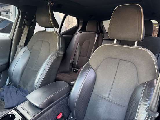 VOLVO-XC40-2019