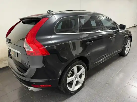 VOLVO-XC60-2.0 T5 R DESIGN TURBO GASOLINA 4P AUTOMÁTICO VOLVO-XC60-2013
