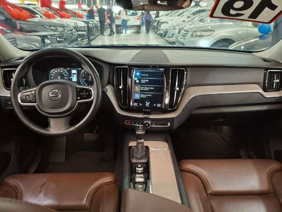 VOLVO-XC60-2018