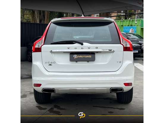 VOLVO-XC60-2017
