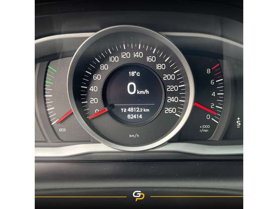 VOLVO-XC60-2017