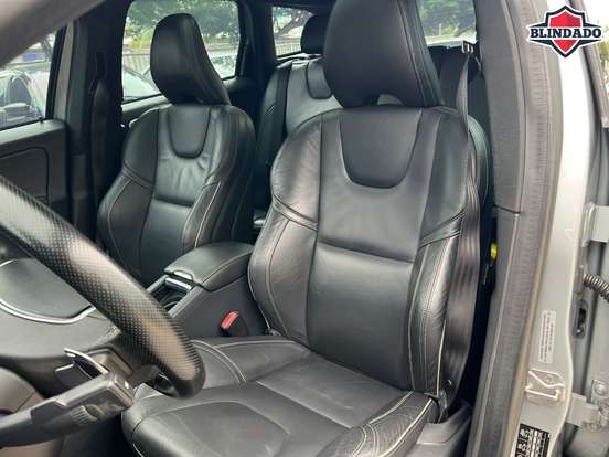VOLVO-XC60-2014