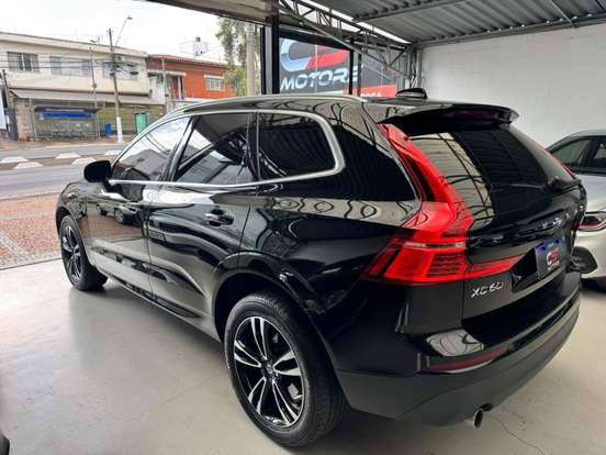 VOLVO-XC60-2020