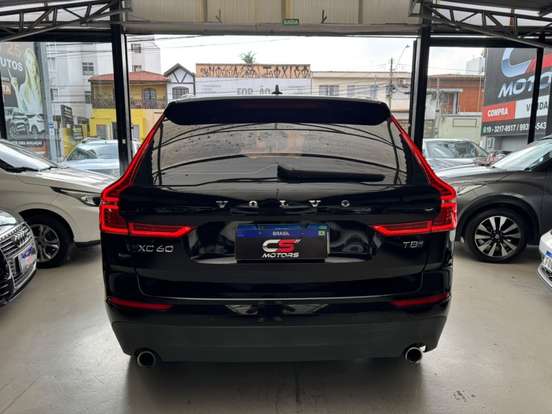 VOLVO-XC60-2020