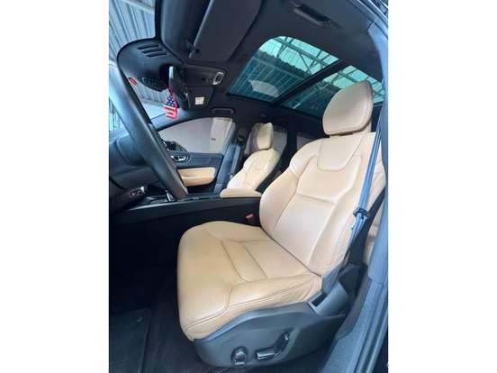 VOLVO-XC60-2020