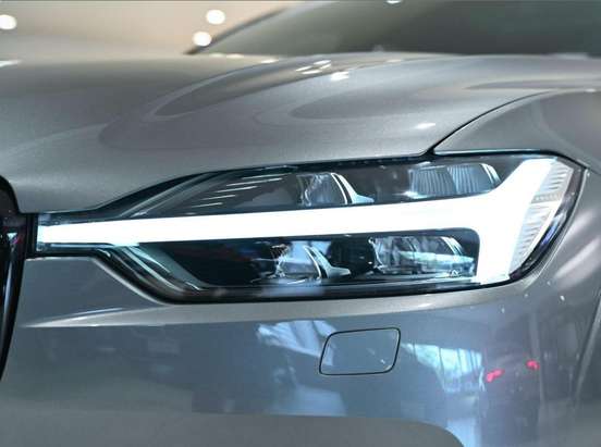 VOLVO-XC60-2021