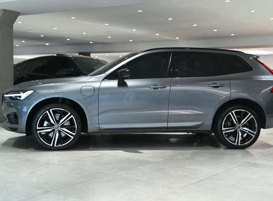 VOLVO-XC60-2021