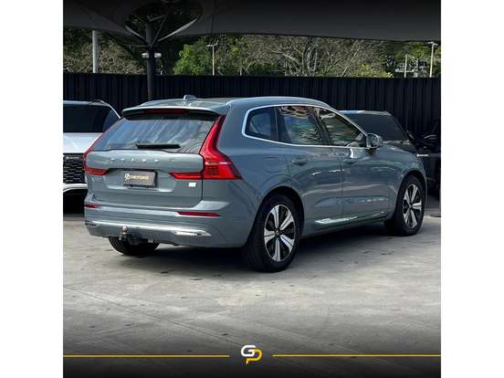 VOLVO-XC60-2022