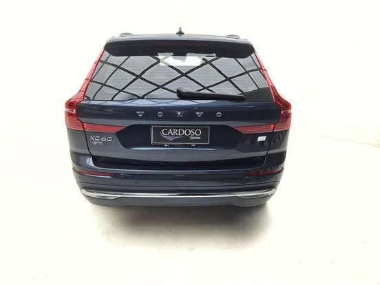 VOLVO-XC60-2023