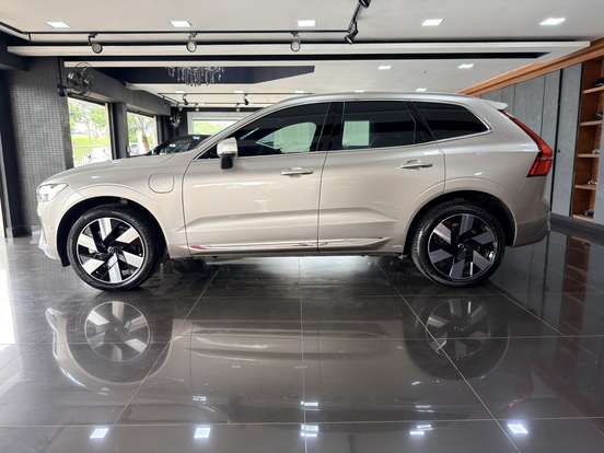 VOLVO-XC60-2024