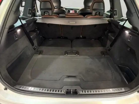 VOLVO-XC90-2023
