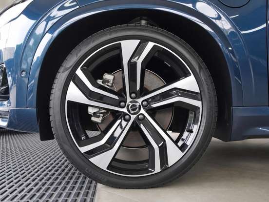VOLVO-XC90-2024