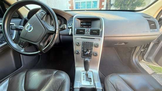 VOLVO-XC60-2012